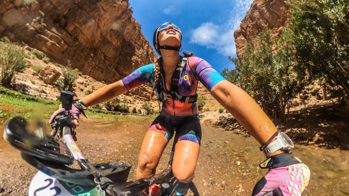 Cecilia Sopeña, durante un tramo de la Titan Desert Marruecos 2023.