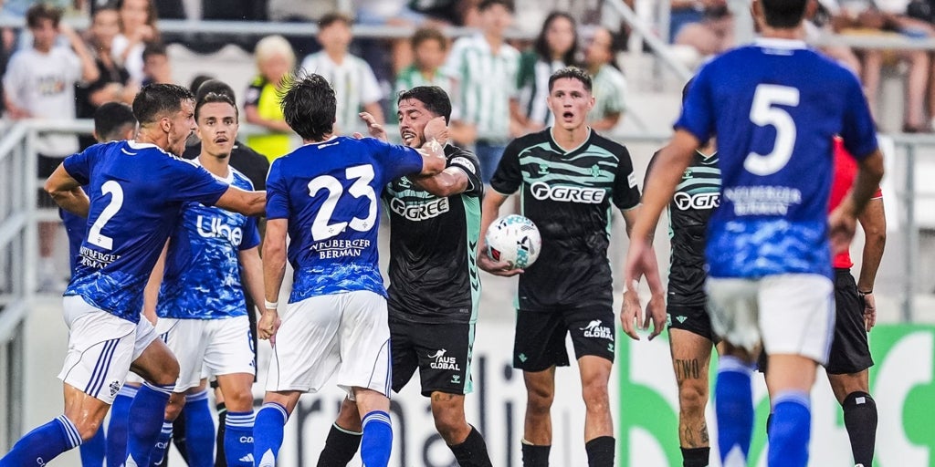 Fornals se disculpa después de su pelea con Perrone