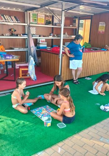 Biblioplaya organiza manualidades para los más pequeños