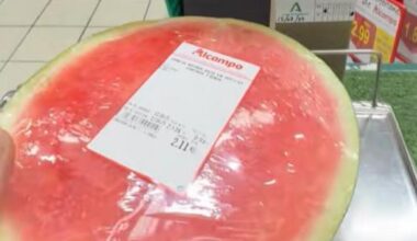 Pesa media sandía cortada en Alcampo y el precio desata la polémica