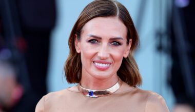 Nieves Álvarez impacta por su belleza a los 51 años publicando una foto sin maquillaje, en bañador y con el pelo natural