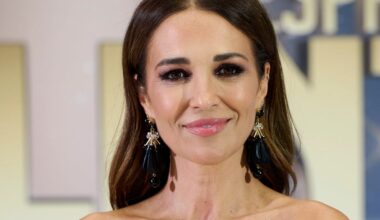Paula Echevarría sorprende con vestido mini y melena de sirena, la tendecia 2025