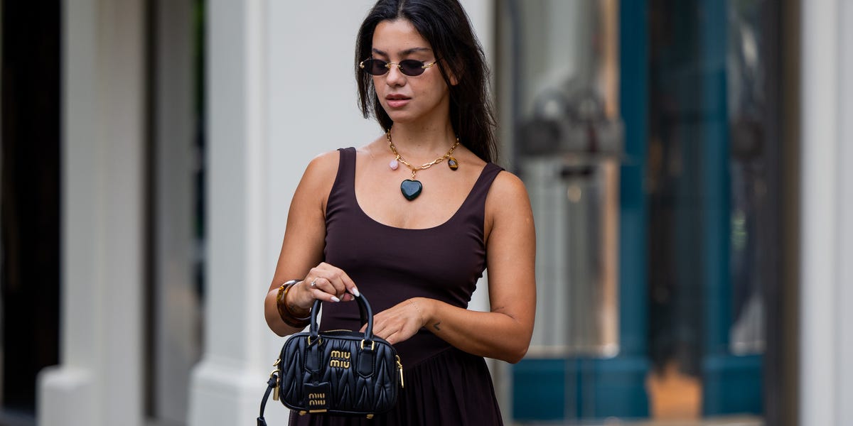 Tras el éxito de la falda boho efecto tipazo, Zara lanza el vestido largo que puedes llevar en verano y también en otoño
