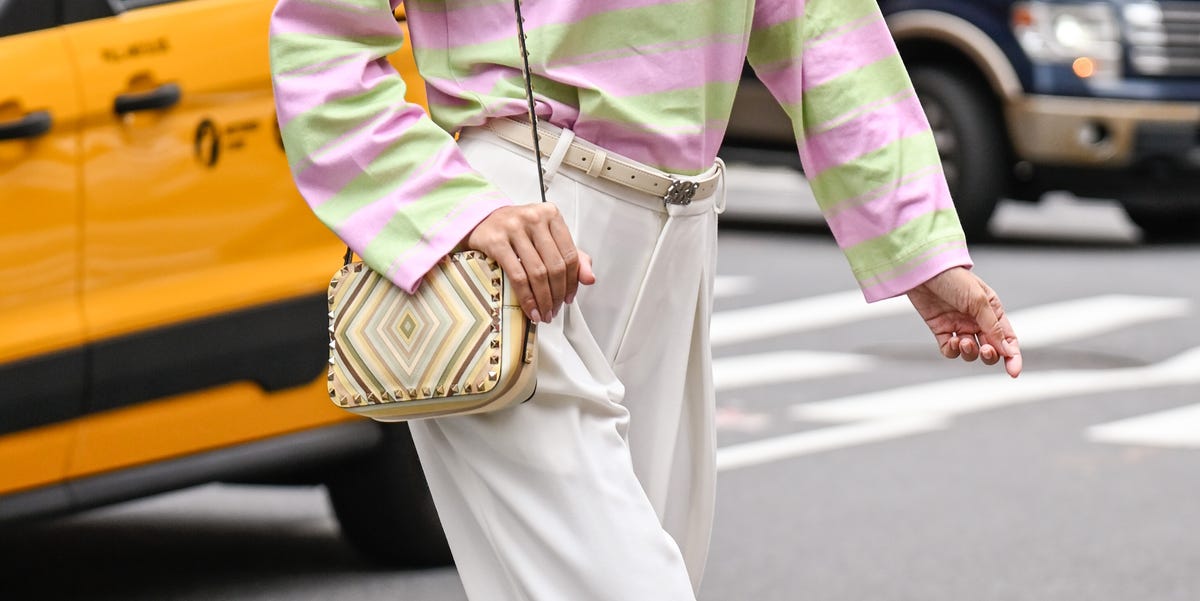 El pantalón ancho de rayitas de Zara que se ha convertido en el sustituto del exitoso vaquero blanco para este septiembre 2025