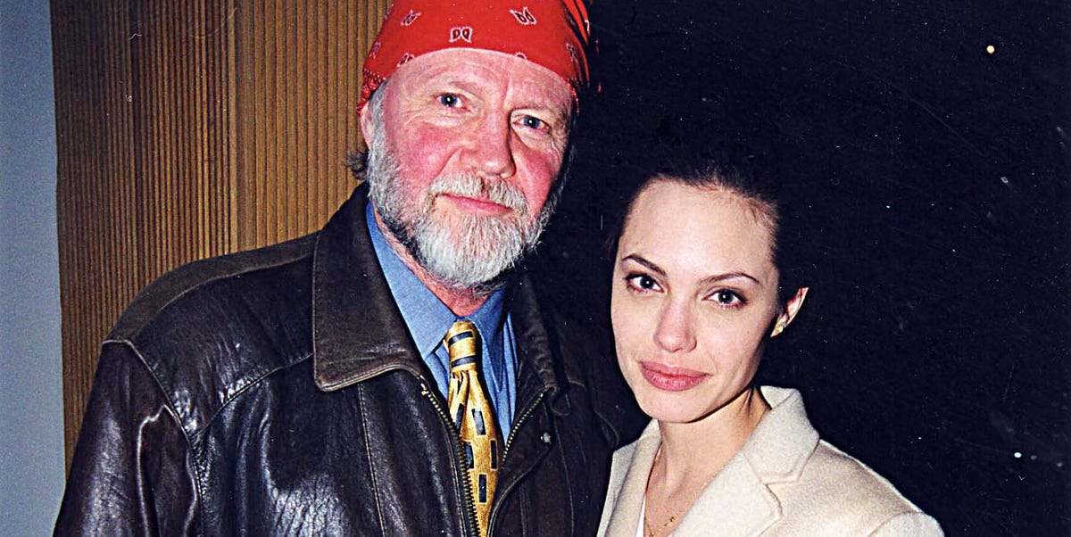 "Mi madre estaba en un apartamento con sus hijos viendo en televisión cómo mi padre ganaba un Oscar acompañado de otra mujer"