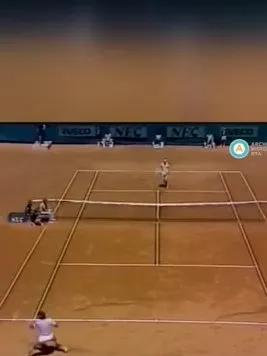 Guillermo Vilas le ganó seis de catorce duelos a John McEnroe (@iebmasargopen) Guillermo Vilas le ganó seis de catorce duelos a John McEnroe (@iebmasargopen)
