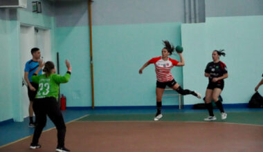 Universitario pisa fuerte en el Nacional femenino de Handball