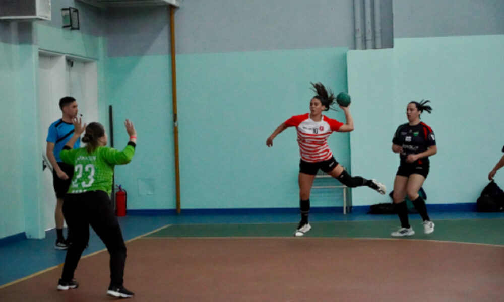 Universitario pisa fuerte en el Nacional femenino de Handball