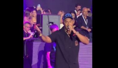 El cantante latino Henry Méndez la lía antes de cantar en la Feria de Lucena: «¡Odio a los rojos!»
