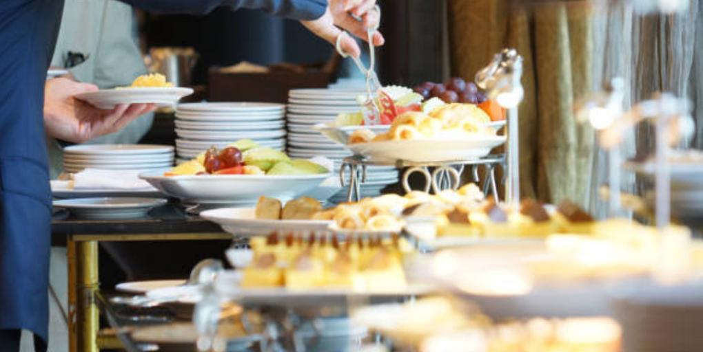Una trabajadora de un buffet de Alemania, enfurecida por lo que han hecho unos españoles en su hotel: «Es un abuso»