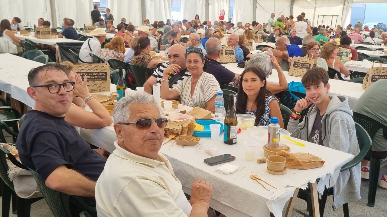 «Sold out» de marmitako y enfariñada en la Feira do Bonito de Burela