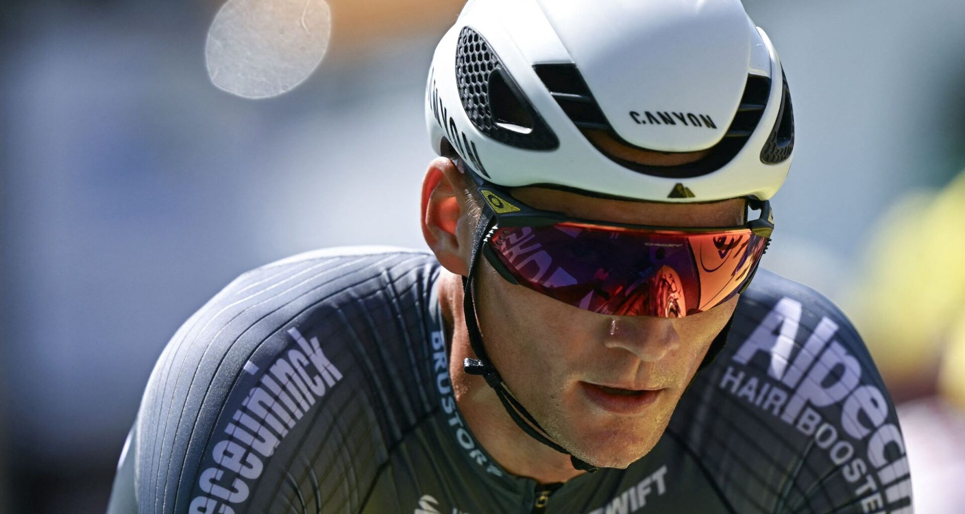 Van der Poel narra el calvario que vivió en el Tour 2025 por una neumonía y fija el Mundial de MTB como gran meta en su regreso
