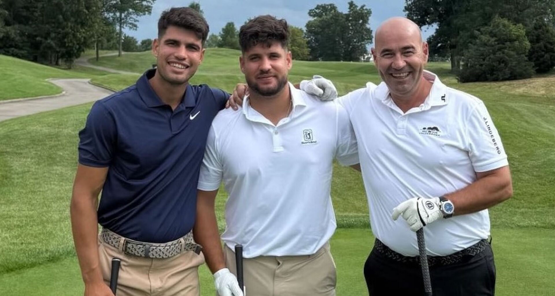Carlos Alcaraz no pierde las buenas costumbres: Se relaja jugando el golf antes de su debut en USA - Eurosport