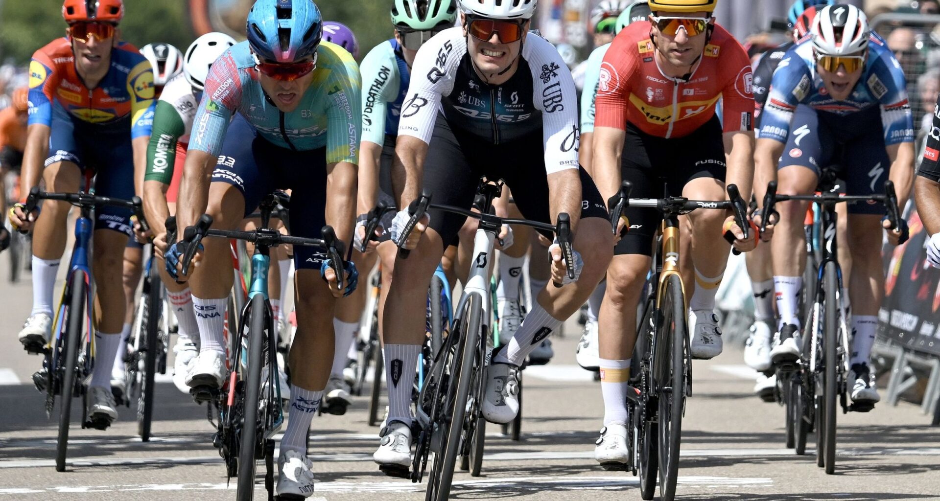 Vuelta a Burgos 2025 | 2ª etapa, ganador, clasificación y vídeo resumen - Moschetti se lleva la 'photo finish' más apretada y Roger Adrià sigue líder