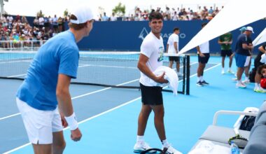 El cariñoso reencuentro sin rencores de Alcaraz y Sinner tras Wimbledon: Abrazo, charla y risas