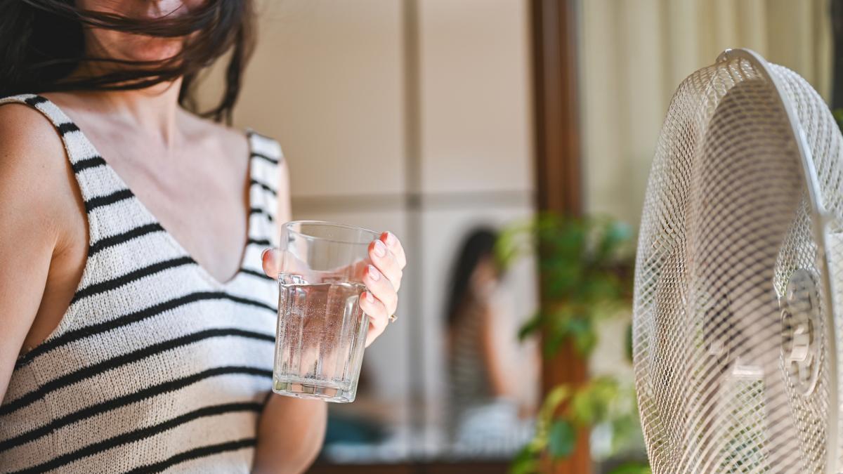 En Francia hablan maravillas de la técnica de la botella de agua española para refrescarse este verano