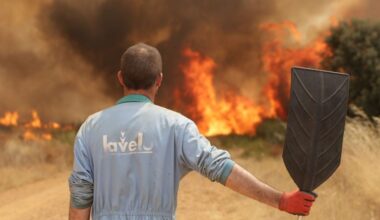 Los cambios de viento complican el incendio en la Sierra de la Culebra: «Tranquilos no podemos estar»