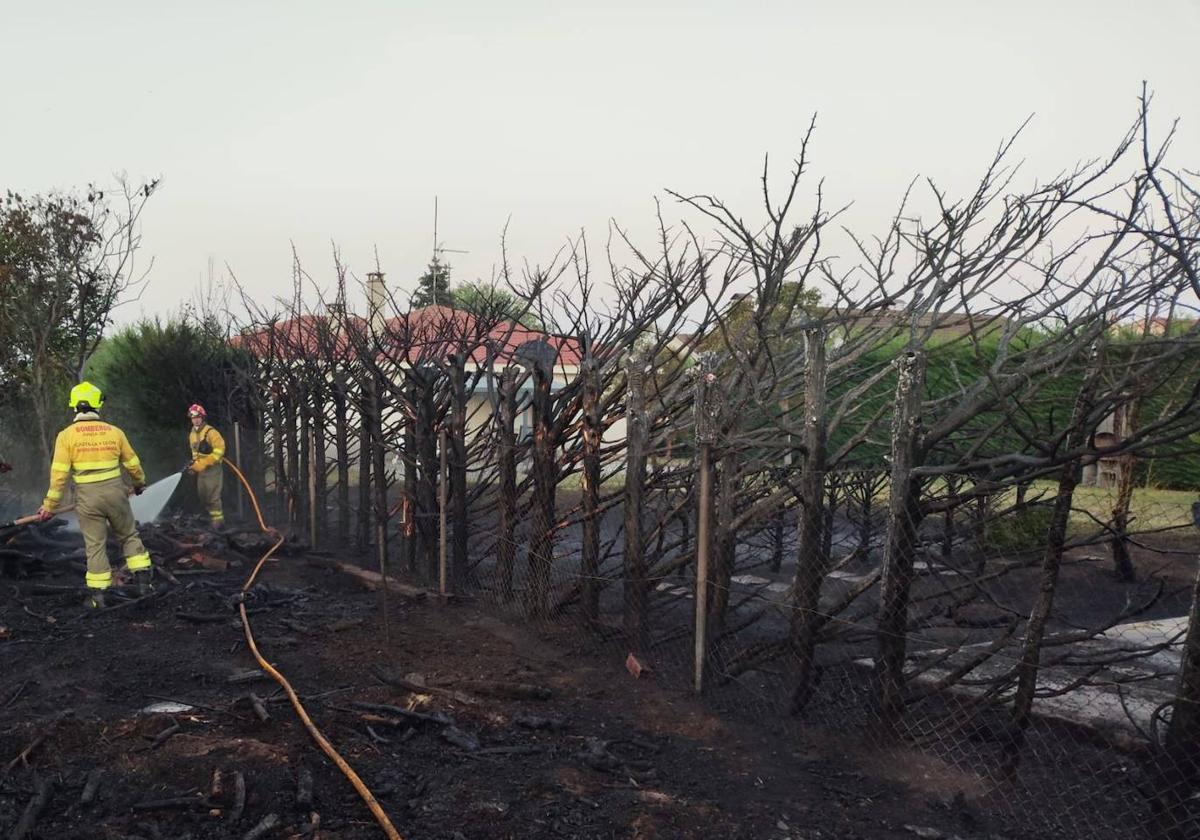 Controlado un incendio de alto riesgo junto a El Pinar de Alba