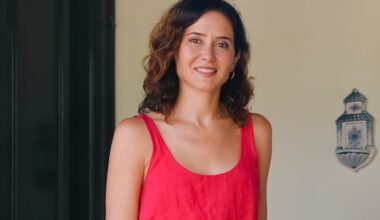 Isabel Díaz Ayuso deslumbra con vestido de 6 € de Zara
