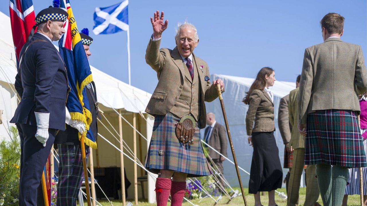 El rey Carlos III reaparece en Escocia en pleno tratamiento contra el cáncer - La Voz de Galicia