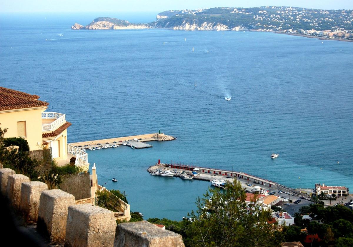 Muere una mujer de Murcia tras caer de una embarcación y ser alcanzada por la hélice en Jávea