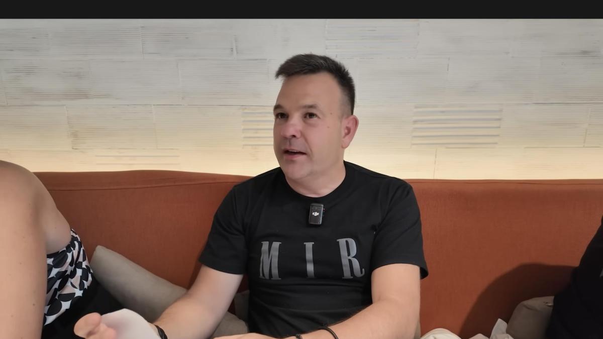 El milmillonario José Elías dice que sacar más de un 7 es 'perder el tiempo' y un profesor reacciona de esta manera