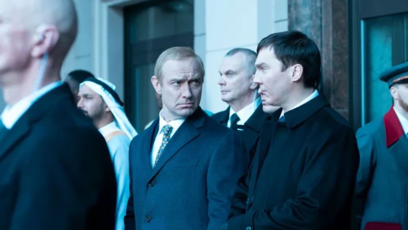 Así luce Jude Law como Vladimir Putin en la nueva película “The Wizard of the Kremlin”