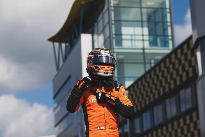 Así festejó Mattia Colnaghi su victoria en la Carrera 2 en Assen, Países Bajos, en la Eurocup-3, donde lidera el campeonato.
@matticolnaghii en IG.