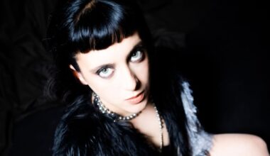 Conocé a Julie Aiello, la cantante de rock cordobesa que reniega de las tendencias y habla de aceptar las contradicciones