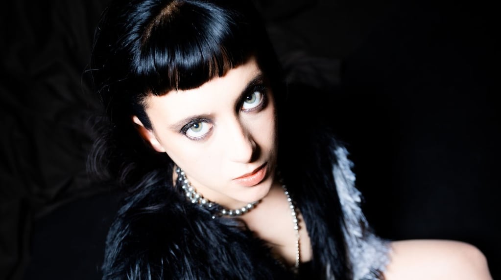 Conocé a Julie Aiello, la cantante de rock cordobesa que reniega de las tendencias y habla de aceptar las contradicciones