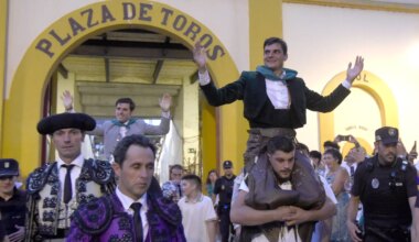 Incomprensible "bazar" de orejas para despedir una aceptable Feria de la Albahaca