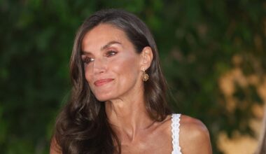 Una publicación francesa se rinde al 'perfecto vestido de verano' de la reina Letizia