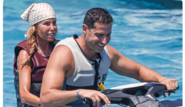 Lara Dibildos une amor y familia en Formentera y se lleva de vacaciones a su novio, a su hijo mayor y a la hija de su ex Álvaro Muñoz Escassi