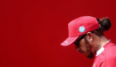 roza el fondo en Ferrari