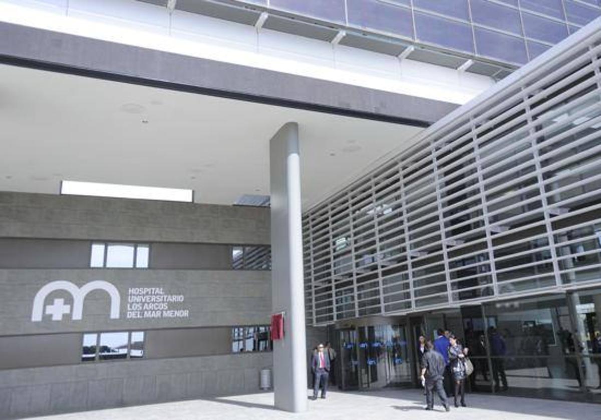 Apuñala a su padre en una pierna durante una discusión en una casa okupa de Los Alcázares