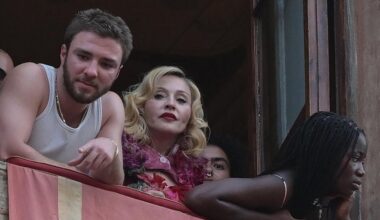 Madonna celebra su 67 cumpleaños en Italia con su joven novio, sus dos hijas, caballos y un enorme pastel