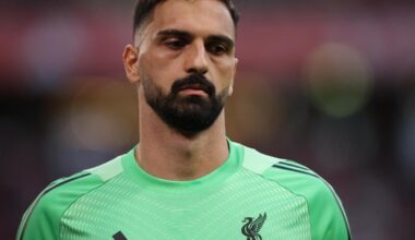 Doble palo para Mamardashvili en el primer partido oficial del Liverpool