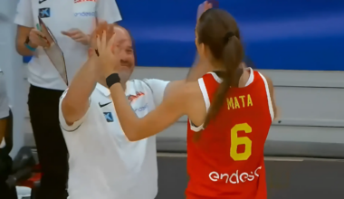 España vence en el Eurobasket sub-20 al son de Marina Mata