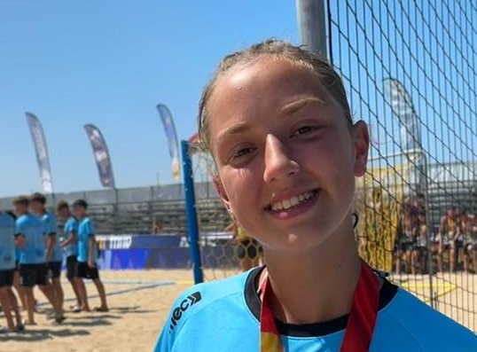 Marta Bouzo, bronce y mejor lateral izquierda en el Campeonato de España de balonmano playa
