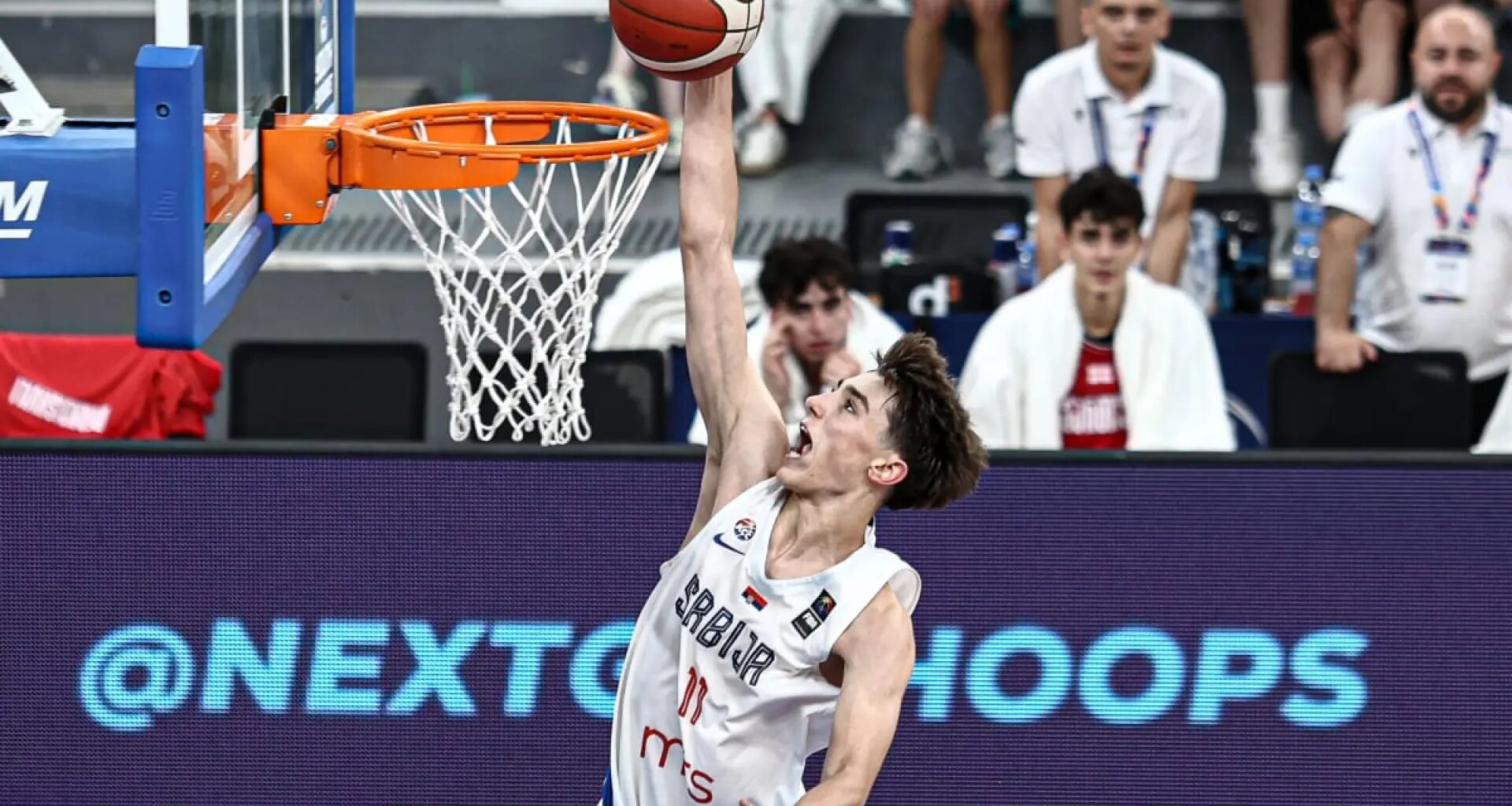 Matija Lukic (Casademont Zaragoza) se exhibe en el Eurobasket sub-16