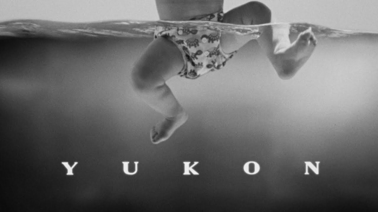 Justin Bieber incluye a su esposa e hijo en su nuevo video de "Yukon"