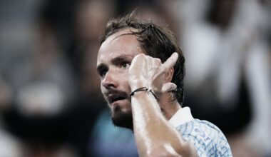El ex campeón Medvedev cae eliminado tras un caótico partido ante el francés Bonzi