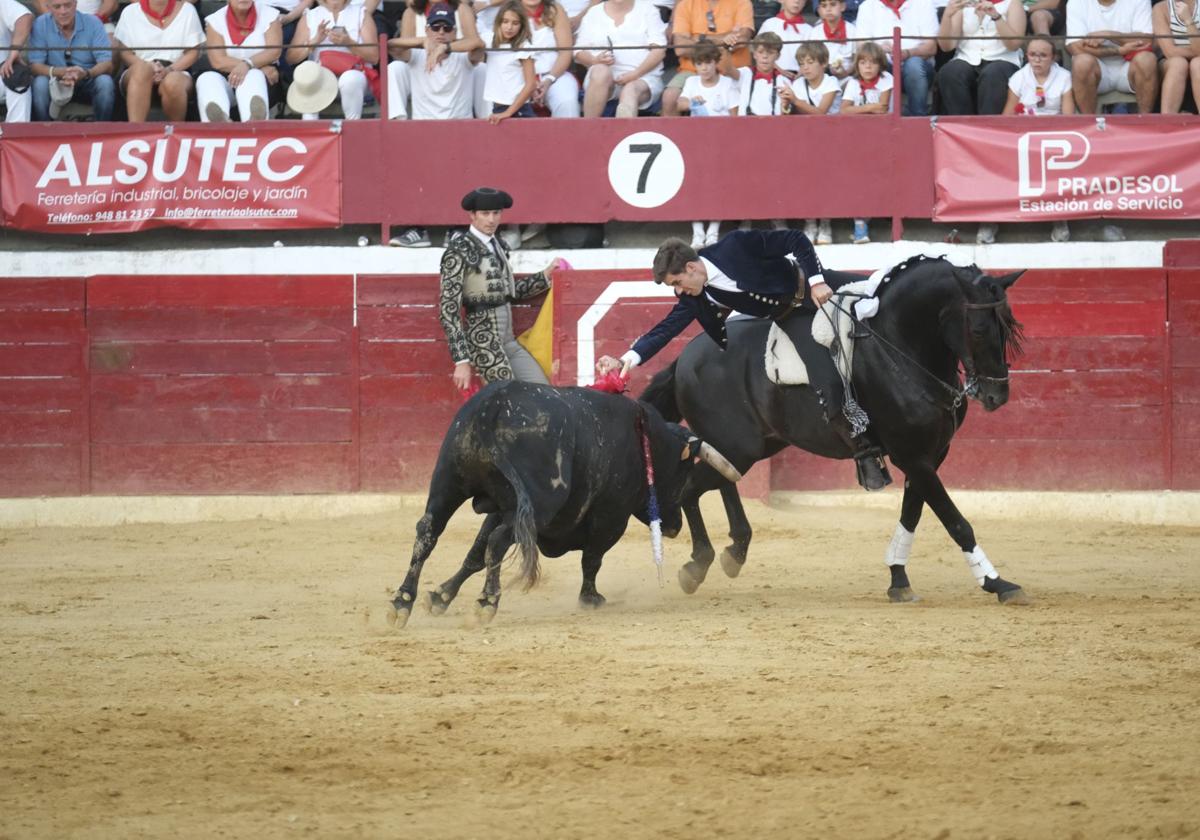 Una faena maciza le vale la puerta grande a Hermoso