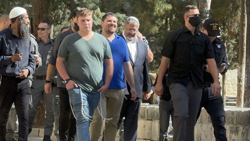 Ministro israelí de ultraderecha reza en el lugar sagrado más sensible de Jerusalén, infringiendo un acuerdo de décadas