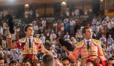 Dos figuras del toreo, Roca Rey y David de Miranda, a hombros en Huelva