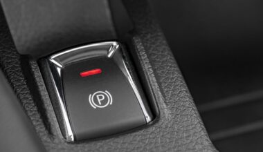 ¿Qué pasa si activas el freno de mano eléctrico en marcha?