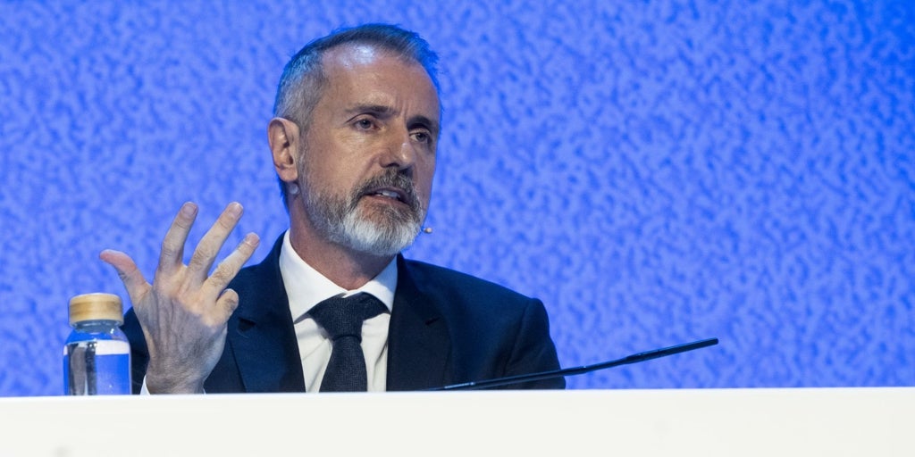 Dudas entre las telecos tras liberar la CNMC a Telefónica de la obligación de compartir su fibra