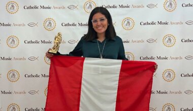 Nathalí Paredes gana premio de Catholic Music Awards por su canto al Corazón de Jesús
