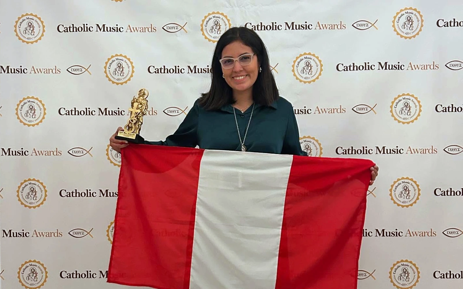 Nathalí Paredes gana premio de Catholic Music Awards por su canto al Corazón de Jesús