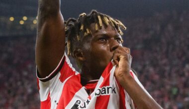 Nico Williams celebra su renovación: beso al escudo tras su verano más agitado